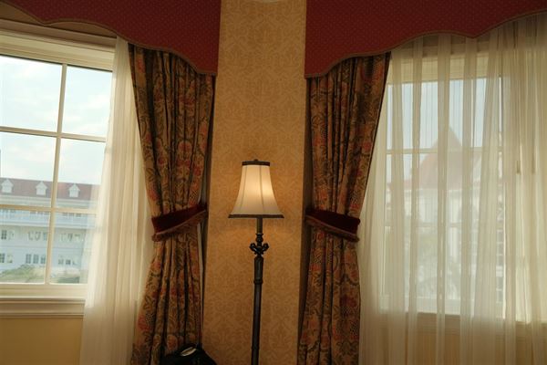 Gardiner - din ultimative guide til de perfekte gardiner til dit hjem